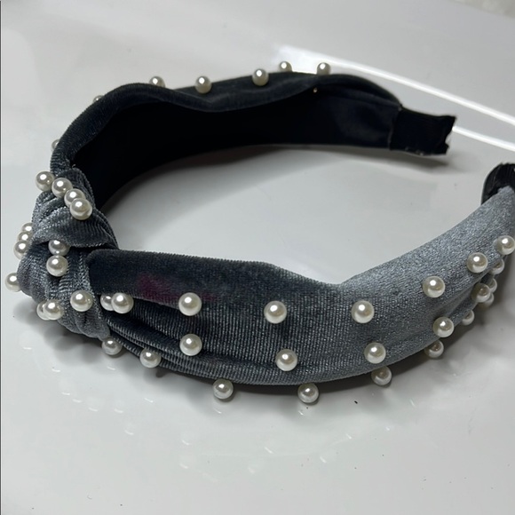 Gray Crystal Embellished Velvet Hair Accessory - Picture 5 of 6